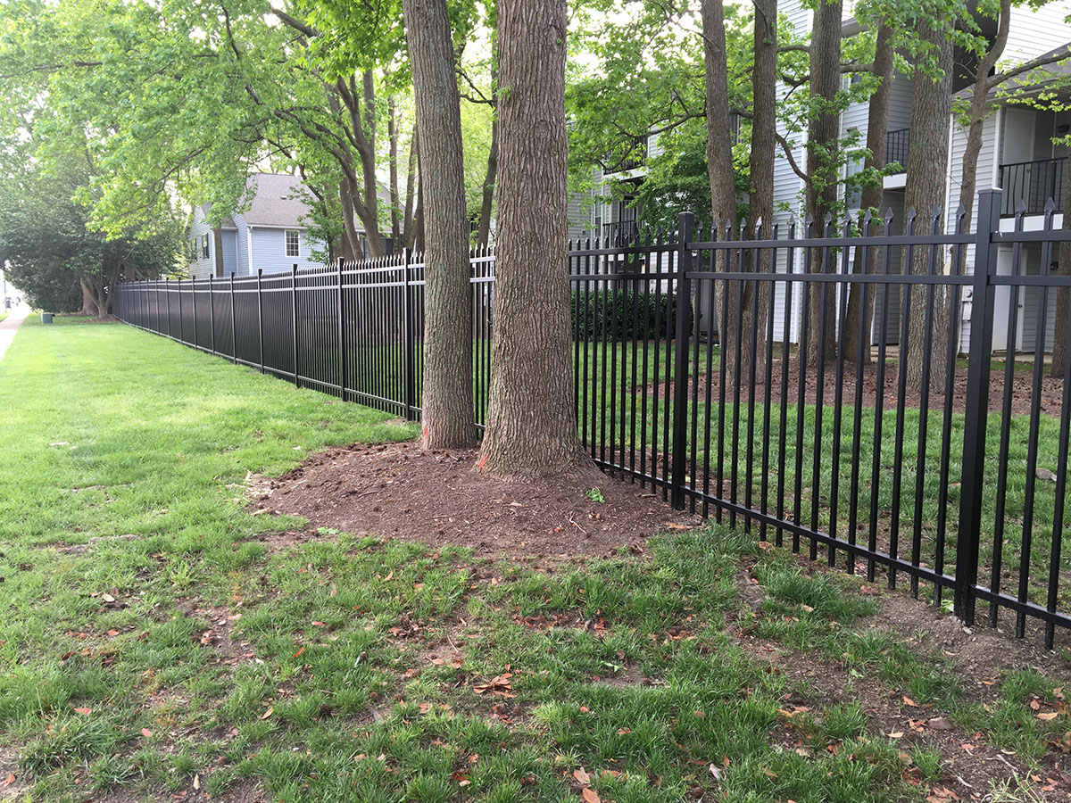 Industrial Charleston Fence Black - Rosenbaum Fence Hpt Apts (9)