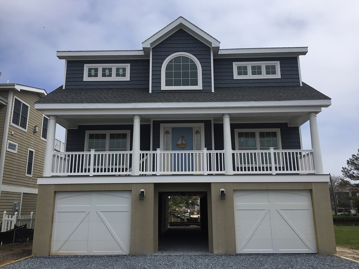 Bethany Beach Building with White Vinyl